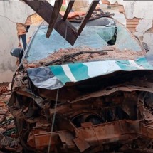 Vigilante troca tiros com ladrões e bate carro em perseguição - ReproduÃ§Ã£o/redes sociais