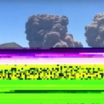 Vulcão surpreende ao entrar em erupção e turistas saem correndo desesperados - Foto: Reprodução de vídeo CNN