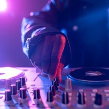 Justiça condena DJ a pagar R$ 5 mil por falha em festa de casamento - Reprodução/Freepi