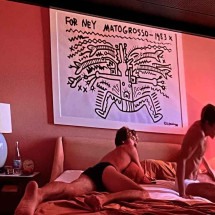 Quadro furtado de Keith Haring ‘reaparece’ no filme sobre Ney Matogrosso - Reprodu&ccedil;&atilde;o