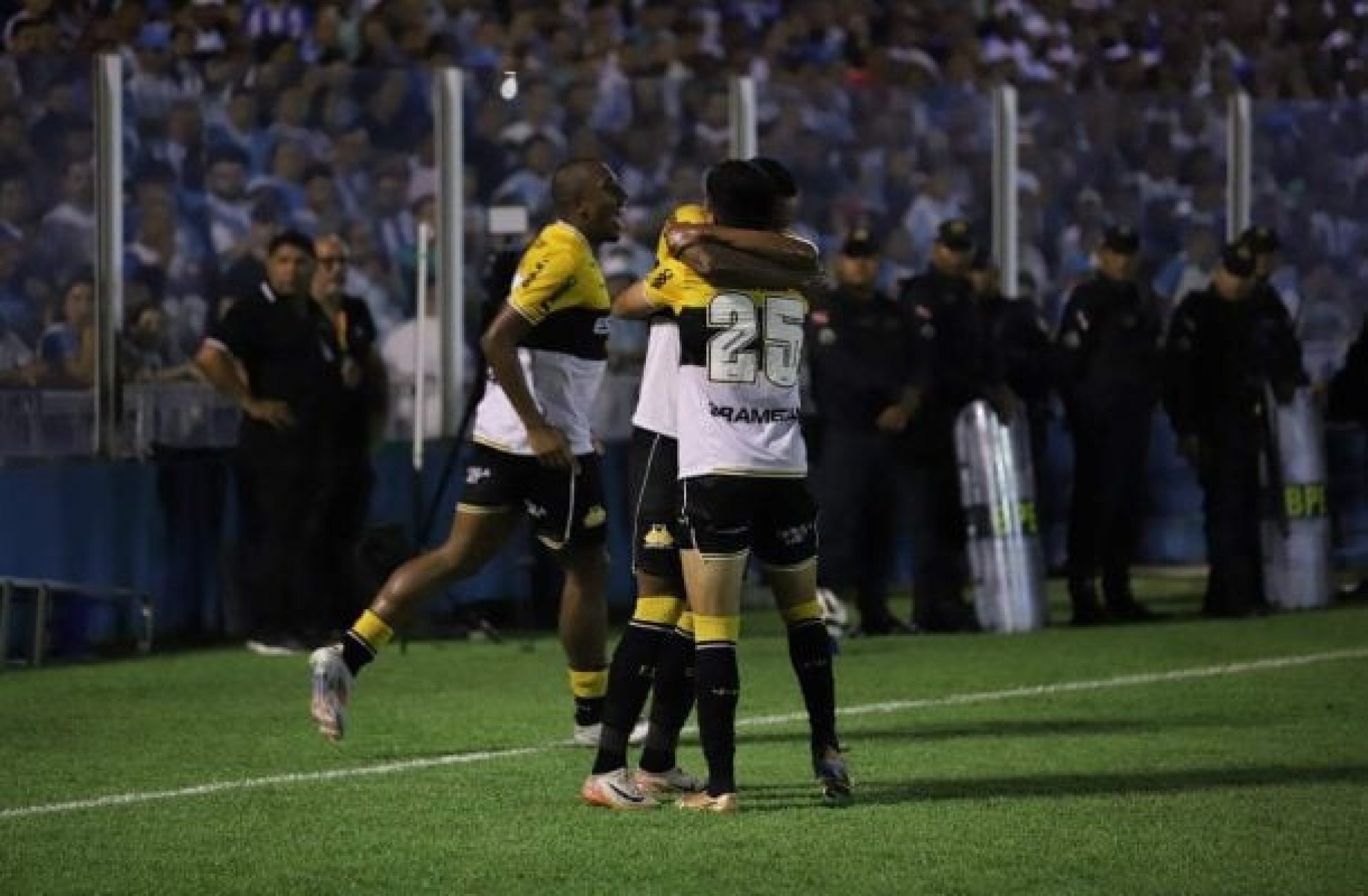 Criciúma vence Paysandu fora de casa e deixa a zona de rebaixamento