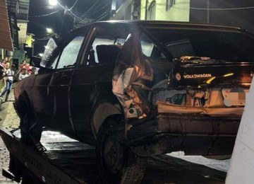 O carro ficou danificado depois do acidente e foi removido ao pátio -  (crédito: Divulgação/PMMG)