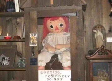Boneca Annabelle já está trancada no museu -  (crédito: Reprodução)