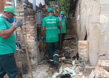 Justiça de Caeté determinou que a prefeitura fizesse a limpeza da casa de idosa -  (crédito: Patrícia Dutra/Arquivo Pessoal)