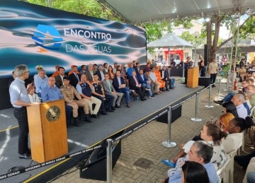 Governador Romeu Zema anunciou programa "Encontro das Águas" em evento em estruturam montada na Praça Doutor Carlos, em Montes Claros -  (crédito: Luiz Ribeiro/EM/DA Press)
