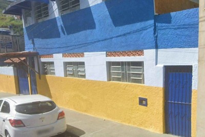Fachada da Escola Abelhinha Feliz, onde também funciona o Centro Educacional Professor Sant'Anna -  (crédito: Google Street View/Reprodução)