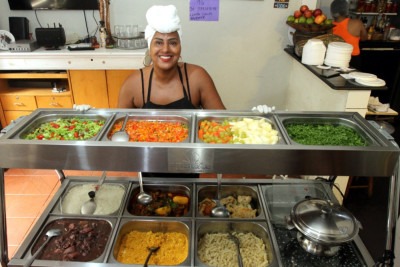 Lenita do Carmo, dona da Cozinha da Ita, na Vila Leonina, Região Oeste da capital

 -  (crédito: Jair Amaral/EM/D.A Press)