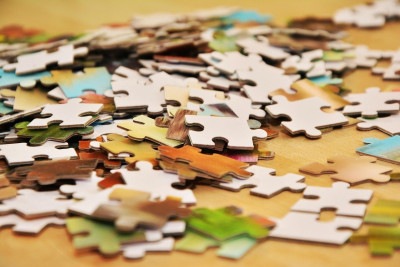 Mais do que uma maneira divertida de ar o tempo, os quebra-cabeças oferecem uma variedade de benefícios cognitivos e emocionais, assim como desenvolvem inúmeras habilidades ao fortalecer a memória em crianças, idosos e pessoas com Alzheimer. -  (crédito: Pixabay )