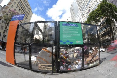 Lixômetro instalado na Praça Sete busca conscientizar sobre limpeza da cidade -  (crédito: Leandro Couri/EM/D.A Press)