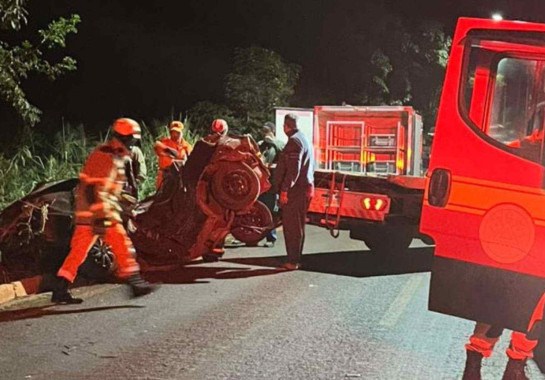MG: acidente de carro com sete jovens mata quatro