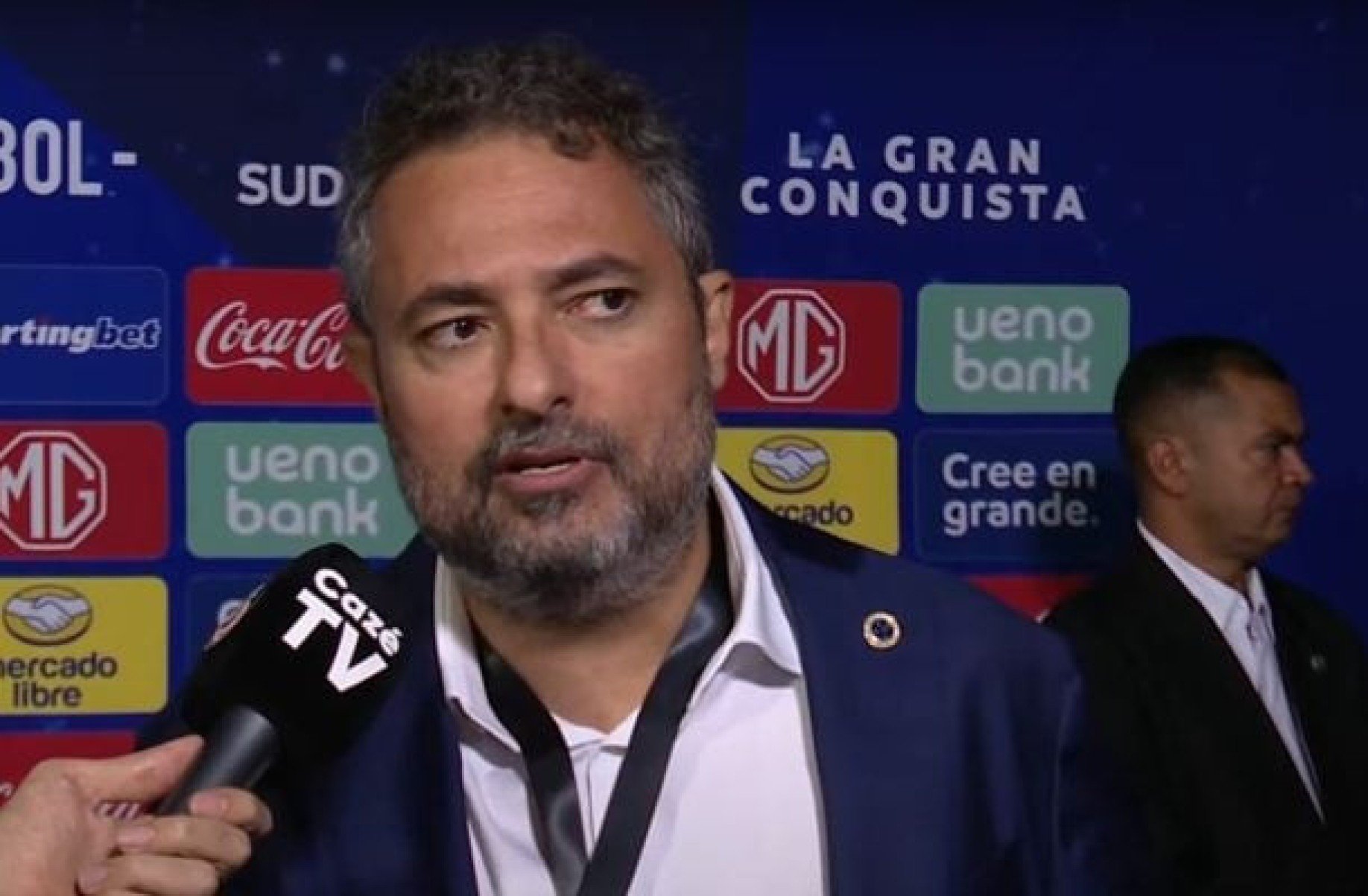 Em início de trabalho no Santos, Mattos aprova contratação de Willian Arão