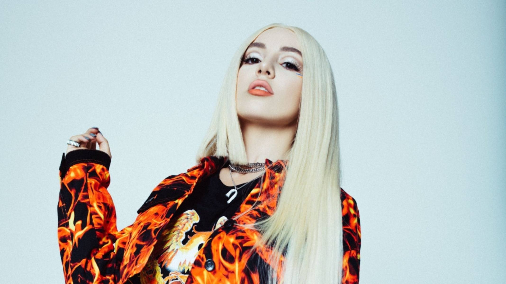 Como corte de cabelo fez identidade visual de Ava Max Como corte de cabelo fez identidade visual de Ava Max