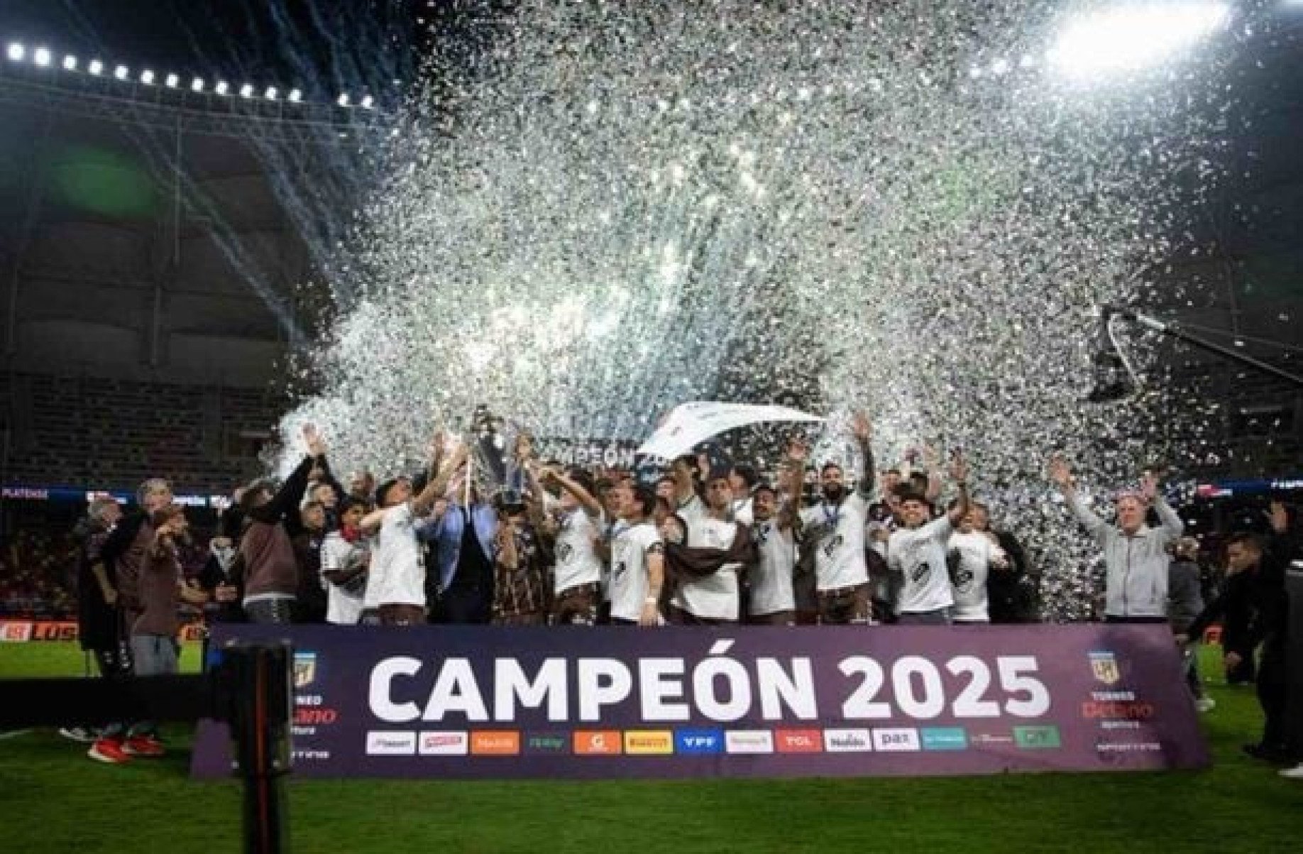 Inédito campeão argentino, Platense surgiu graças a uma aposta Inédito campeão argentino, Platense surgiu graças a uma aposta