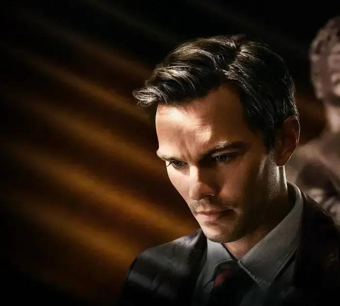 Nicholas também é o astro de "Jurado número 2", novo filme dirigido por Clint Eastwood, que foi lançado diretamente no streaming. Está disponível para assinantes da Max. 