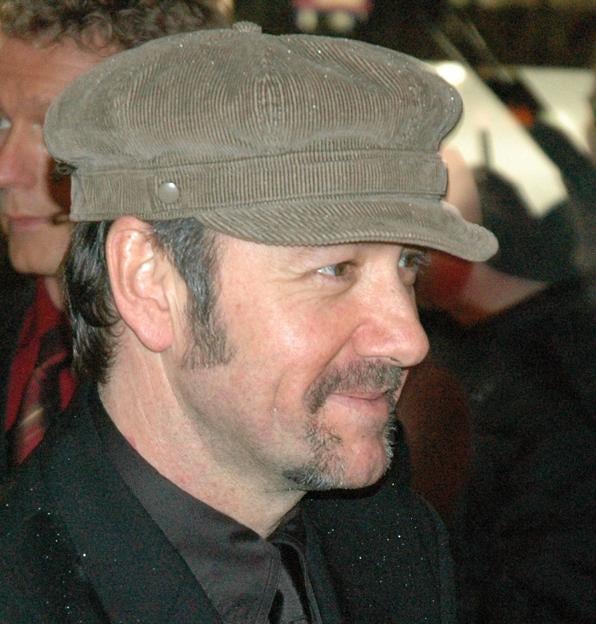 Kevin Spacey está no elenco do filme italiano "L’uomo Che Disegno Dio" (O Homem Que Desenhou Deus, em tradução livre), do diretor Franco Nero, sobre a história de um artista cego que desenha retratos de pessoas baseando-se apenas em suas vozes. Spacey tem apenas um pequeno papel, como detetive. 