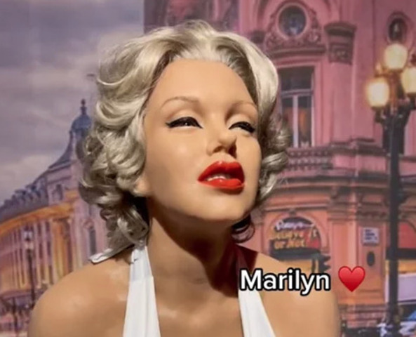 Como saber que essa aÃ­ Ã© Marilyn Monroe? Resposta: pelos cabelos, pela roupa, pela pose. Nada mais. 