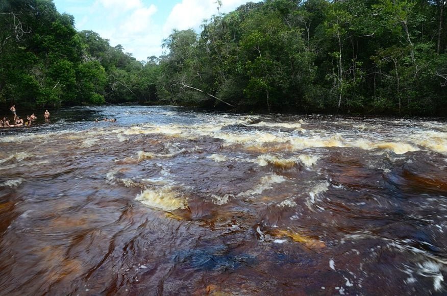 De acordo com Apoema, criar geoparques não só apoia o turismo sustentável, mas também impulsiona o crescimento das comunidades locais, criando empregos e oportunidades.