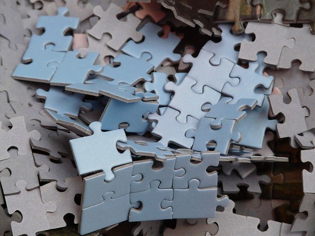 Foi nessa época que os quebra-cabeças evoluíram para se tornar mais complexos e atraentes também para os adultos. Eles foram destaques em promoções de produtos e usados em grande escala na publicidade, com os clientes completando uma imagem do produto promovido.