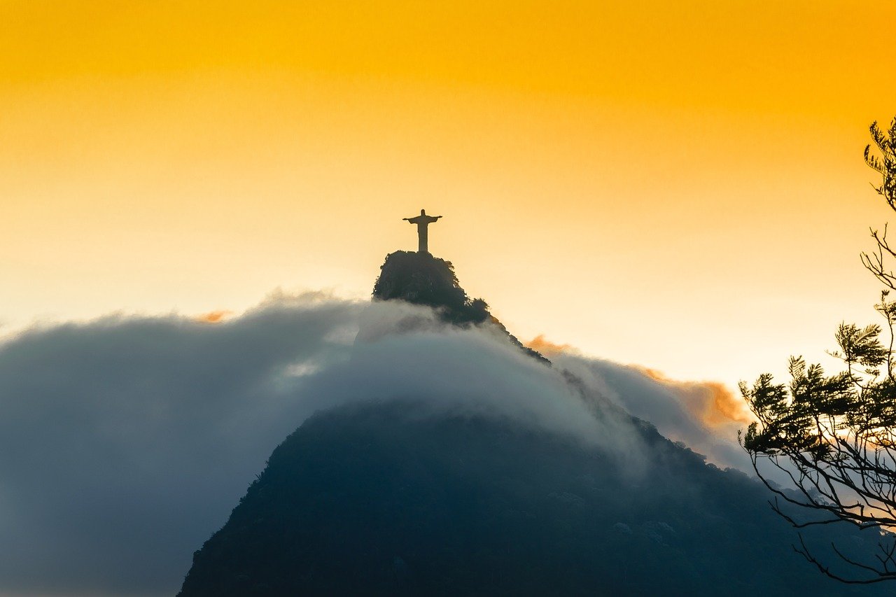 Há uma ressalva: De acordo com o Departamento de Estado, viajar para regiões de fronteira do Brasil - com Venezuela, Colômbia, Peru, Bolívia, Guiana, Suriname, Guiana sa e Paraguai – não é recomendado devido aos altos níveis de criminalidade e atividade de gangues.