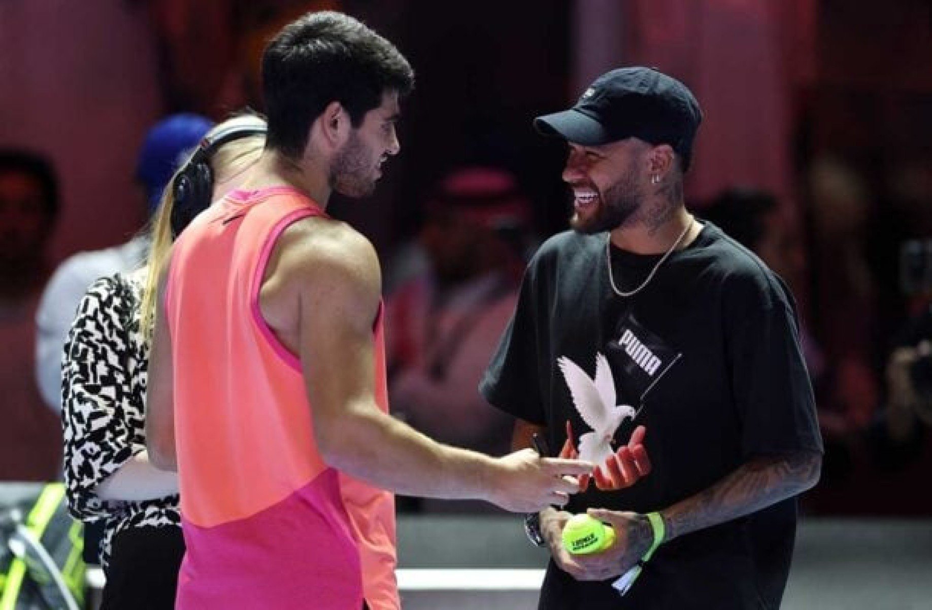 Jornalista faz comparação entre jogadas irregulares de Neymar e astro do tênis