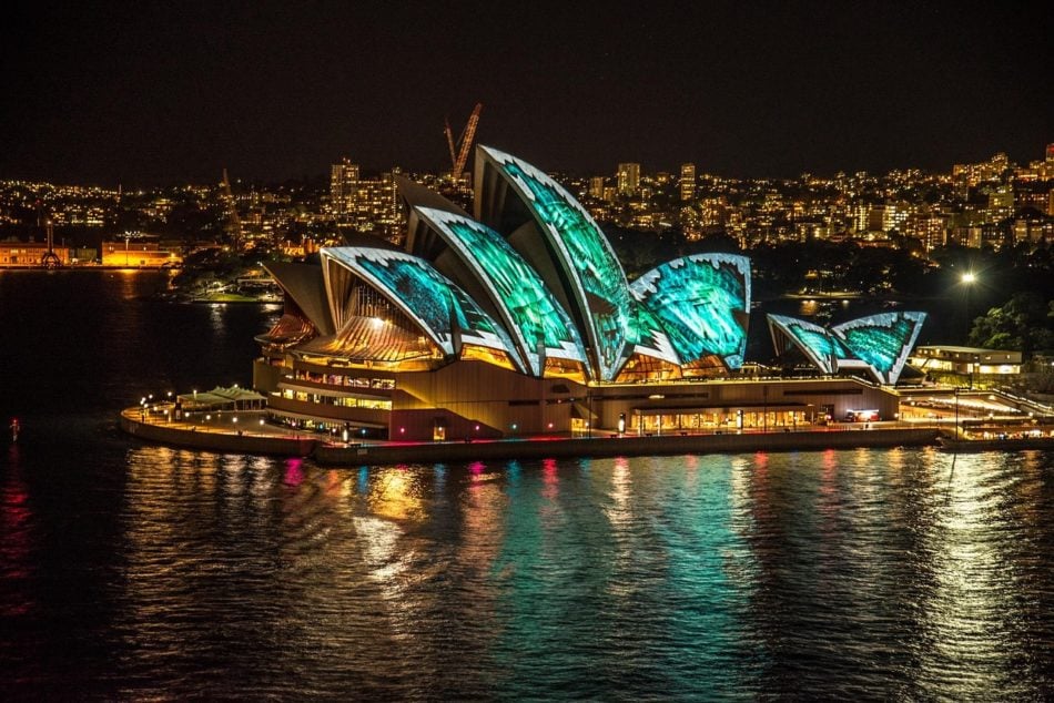 10º – Austrália: Estava em 4ª na edição ada, ficando agora em 10º. Os poucos homicídios no país fizeram o país ter uma boa nota, mas a publicação fala para os turistas tomarem cuidado com os animais selvagens da região. 