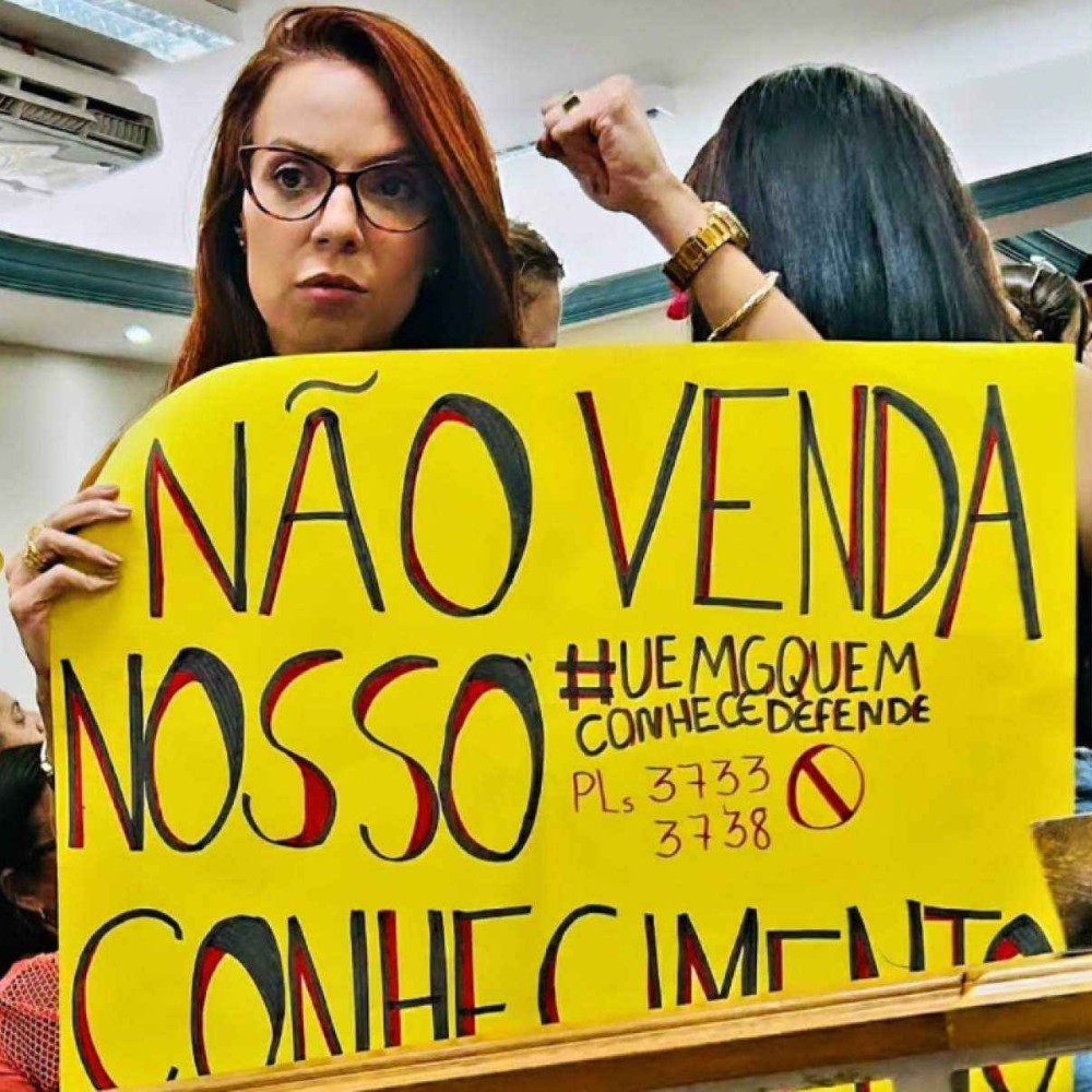 Vídeo: alunos da Uemg Frutal protestam contra projetos de lei do estado