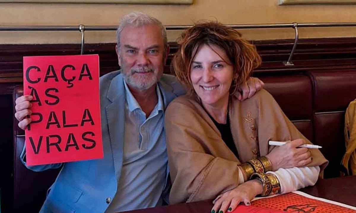 O editor Pierre Bessard com Márcia Charnizon, na capital francesa
- (crédito: Arquivo pessoal) O editor Pierre Bessard com Márcia Charnizon, na capital francesa
- (crédito: Arquivo pessoal)