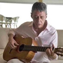 Chico Buarque é operado após aumento da pressão intracraniana; entenda - - Instagram @acervochicobuarque
