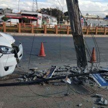 Grande BH: motorista fica ferido ao bater carro em poste  - Transcon / Reprodu&ccedil;&atilde;o