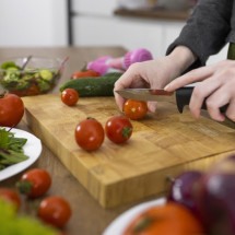 Cozinha: como evitar acidentes nas mãos? - FreePik