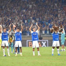 A sinergia entre time e torcida tem feito o Cruzeiro praticamente imbatível no Mineirão -  (crédito: Ramon Lisboa/EM/D.A. Press)