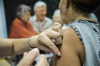 Vacina contra Covid-19 disponível em BH protege contra subvariante JN.1
