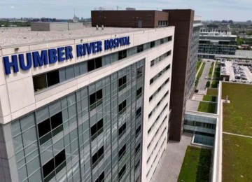 A instituição alega que falhas graves no nivelamento e na durabilidade dos pisos da unidade estão colocando em risco a saúde e a segurança de pacientes e profissionais -  (crédito: Ken Townsend/CBC)