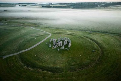 Uma nova pesquisa revelou um fato surpreendente sobre a construção de Stonehenge: a Pedra do Altar, localizada no centro do monumento, teria sido transportada por uma distância de pelo menos 700 km, desde o nordeste da Escócia até o sudoeste da Inglaterra! -  (crédito: u_7tm48tvmle/Pixabay)