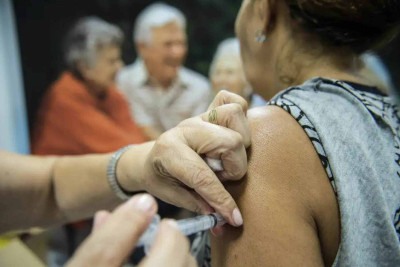 O Executivo municipal informa que recebeu 69,4 mil doses da vacina que atua contra essa subvariante -  (crédito: Marcelo Camargo/Agência Brasil)