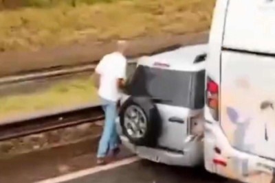 Engavetamento ocorreu na BR-040, na altura do Bairro Califórnia, no sentido Brasília (DF) -  (crédito: Reprodução)