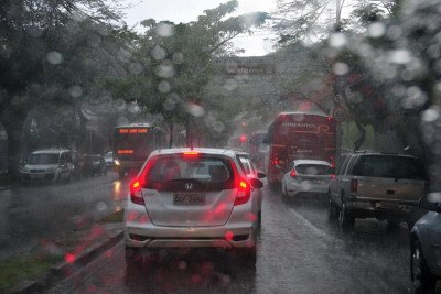 Chove forte em BH nesta terça-feira (3/6) -  (crédito: Ramon Lisboa/EM/D.A Press)