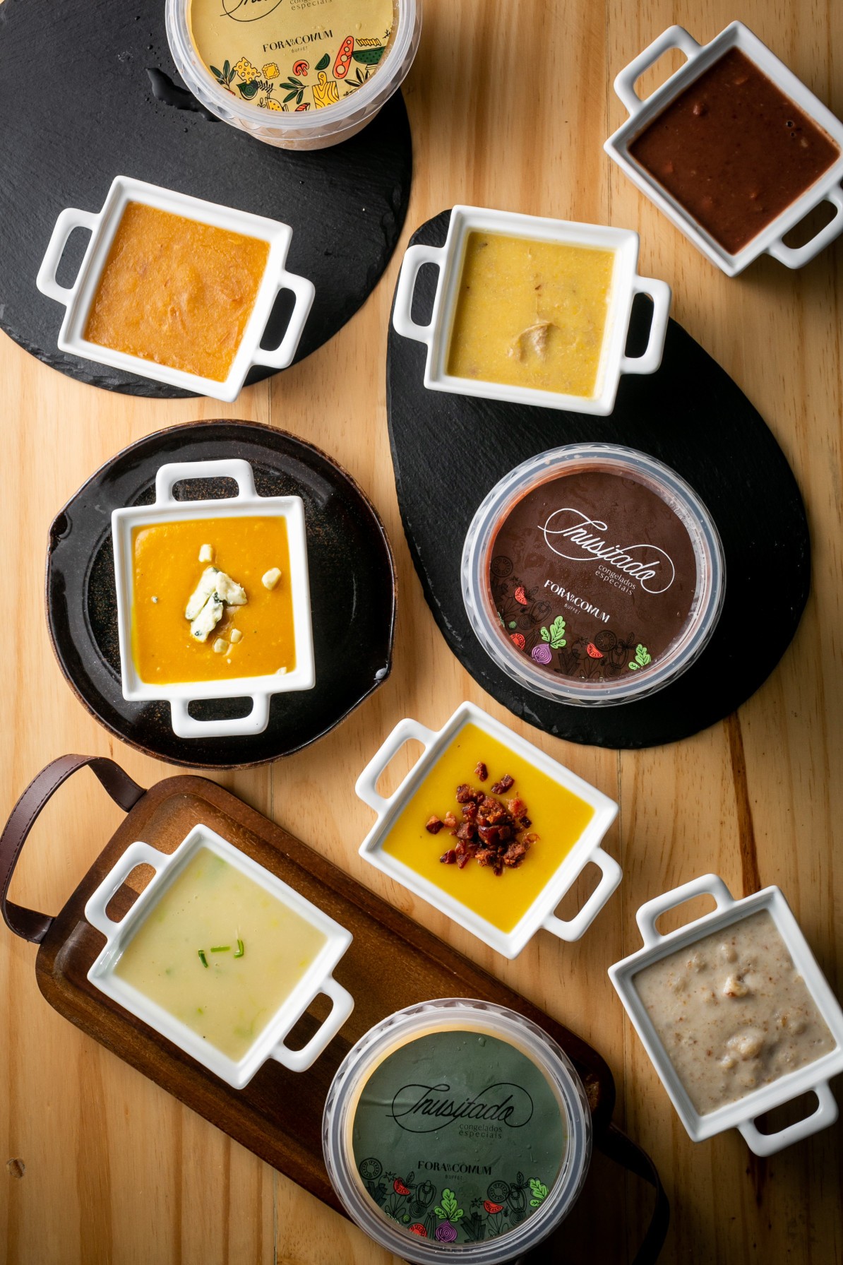 O Buffet Fora do Comum aposta na praticidade e diversidade ao oferecer caldos por encomenda, com opções para todos os gostos, incluindo versões veganas