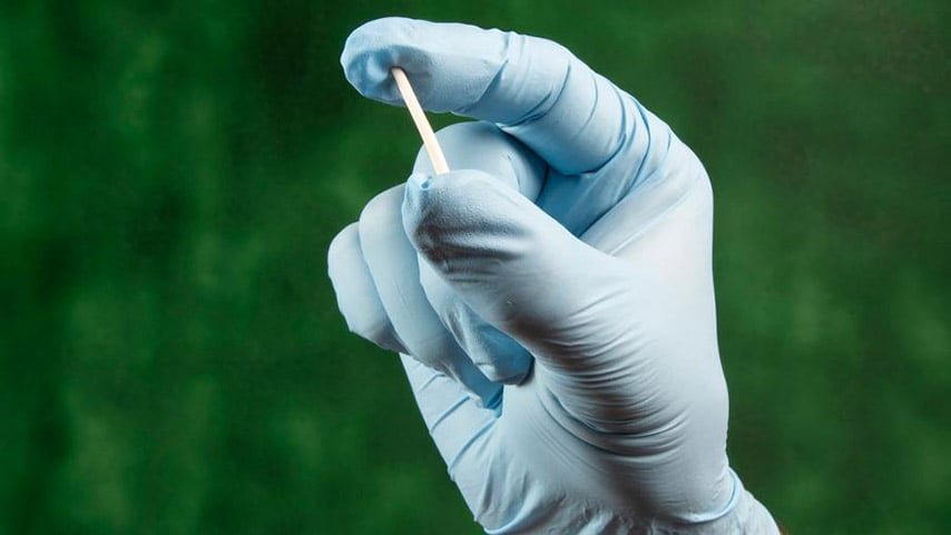 Os chips hormonais, ou pellets, são reconhecidos pela ciência como uma forma válida de medicação, com alguns modelos aprovados pela Anvisa, como os implantes anticoncepcionais. 