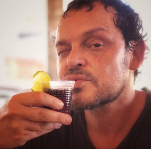 "Quando eu fui para o Cidade de Deus é que tentei me inteirar da real disso tudo, da violência real que isso causa. Assim como a consciência do que envolve esse mundo te afasta um pouco das drogas", explicou o ator.