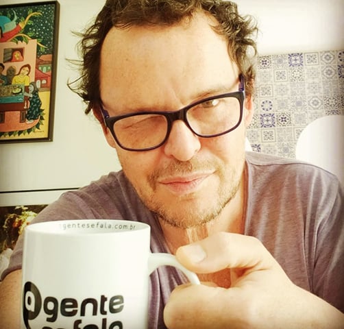 Em entrevista à revista digital Breeza, o artista ressaltou como lida com o consumo de substâncias atualmente. "Usar drogas, hoje em dia, ficou muito  a momentos de extremo lazer, em festas coletivas, e de maneira bem medida", frisou.