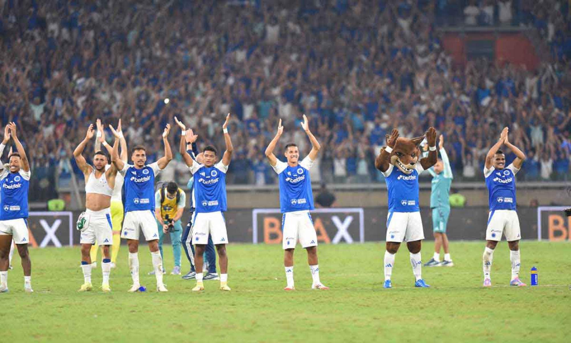 A sinergia entre time e torcida tem feito o Cruzeiro praticamente imbatível no Mineirão - (crédito: Ramon Lisboa/EM/D.A. Press) A sinergia entre time e torcida tem feito o Cruzeiro praticamente imbatível no Mineirão - (crédito: Ramon Lisboa/EM/D.A. Press)