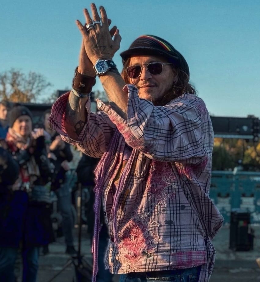 Em uma entrevista ao “Hollywood Reporter” em outubro de 2024, Johnny Depp disse que teve um "aprendizado" , que lhe serviu de "lição", com a execração pública pós acusações de Amber Heard. O ator perdeu muito dinheiro com a onda de cancelamentos na indústria cinematográfica. 
