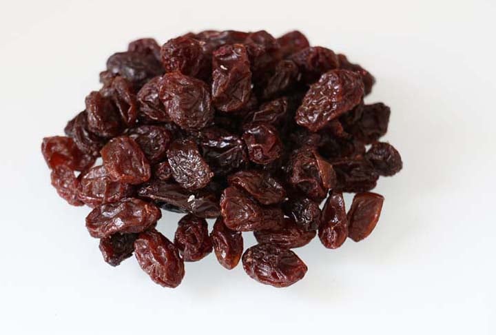 as: São uvas desidratadas. Elas são uma boa fonte de fibras, vitamina K e potássio. As as podem ser consumidas como lanche, adicionadas a cereais ou saladas, ou usadas em receitas de sobremesas.