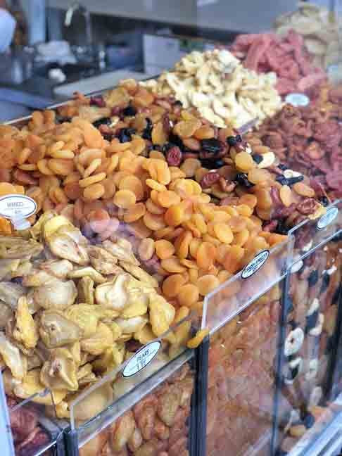 Elas tambÃ©m sÃ£o ingredientes frequentes em receitas de bolos, biscoitos e granolas, conferindo uma textura Ãºnica e realÃ§ando o paladar.