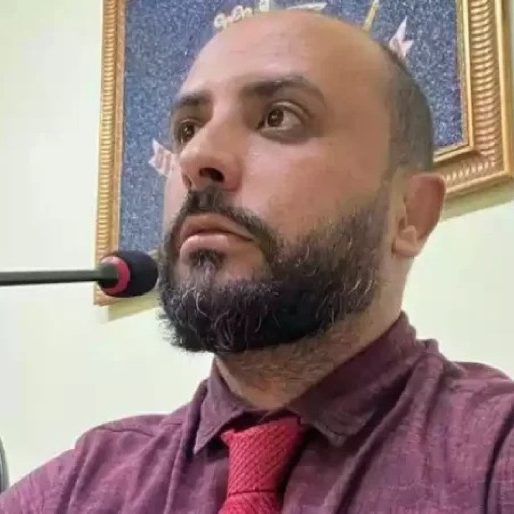 Vereador suspeito de matar ex-namorado a tiros está foragido em minas