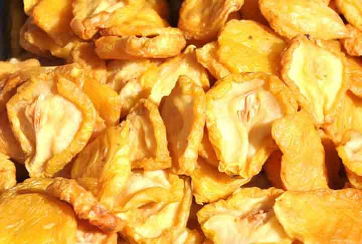 Peras secas: Do ponto de vista nutricional, as peras secas mantêm muitos dos nutrientes encontrados nas peras frescas, incluindo fibras, vitaminas (como a vitamina C e a vitamina K) e minerais (como potássio), mas como todas as outras, seu consumo deve ser moderado devido à alta concentração de açúcar.