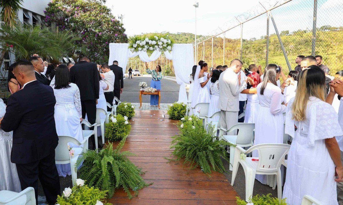 Casamento coletivo de 26 presos é realizado em presídio de Ribeirão das Neves -  (crédito: Tiago Ciccarini/ Sejusp)