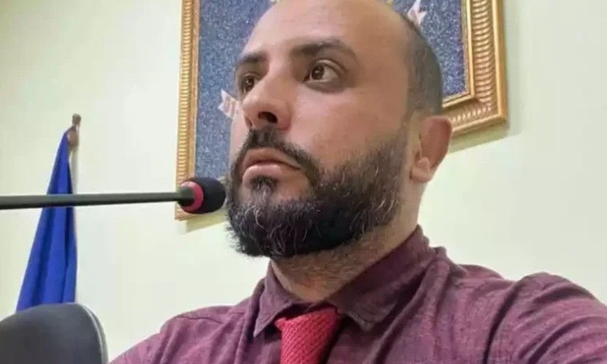 Lucas Coelho (PSD) está foragido após ser acusado de matar o namorado -  (crédito: Câmara Municipal de Araújos/Reprodução)