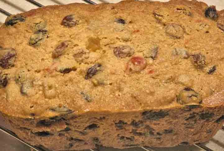 Bolo de frutas secas: Bolos de frutas secas são clássicos em diversas culturas. Eles podem incluir uma mistura de as, figos, tâmaras e outros frutos secos, proporcionando um bolo rico e suculento.